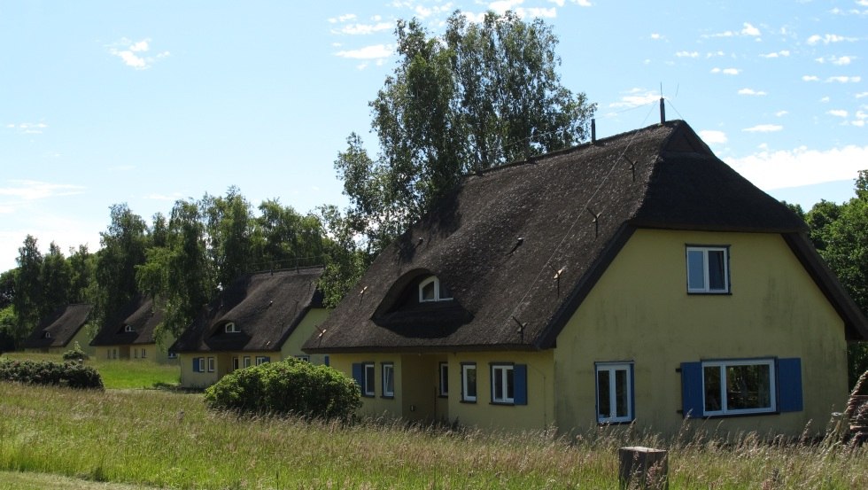 The thatched houses bear witness to the former use as a vacation home for government employees of the GDR, © TMV