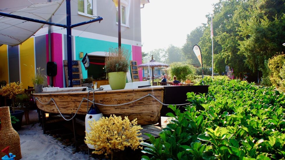 Ship on the summer terrace, © feels Beach Club Hotel Kühlungsborn