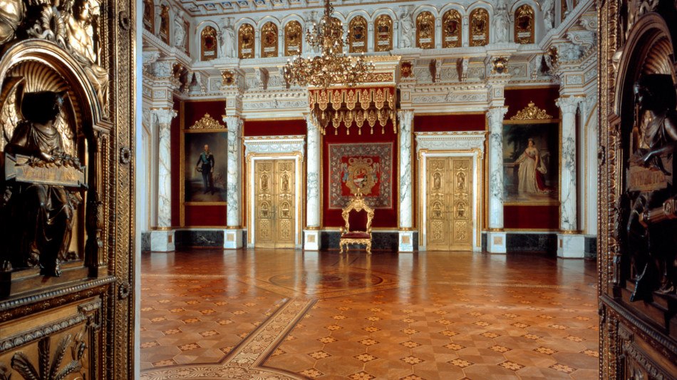 View of the Grand Duke's throne room in the living and state apartments of Schwerin Castle Museum, © Lothar Steiner © Staatliches Museum Schwerin
