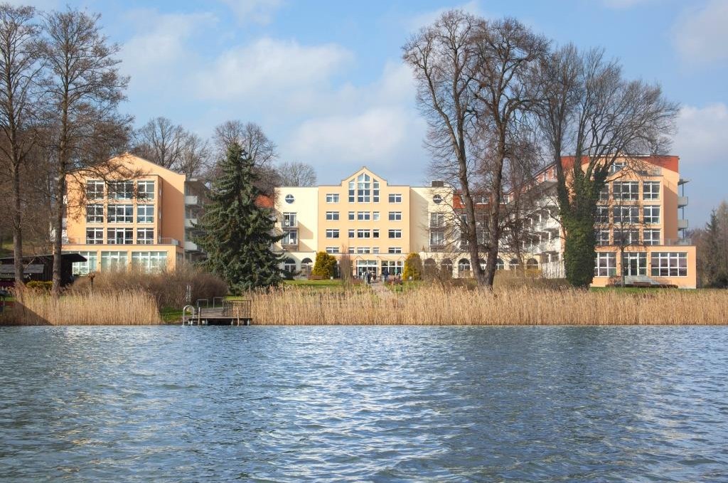 View of the clinic from the lake, © Sonja Trabandt