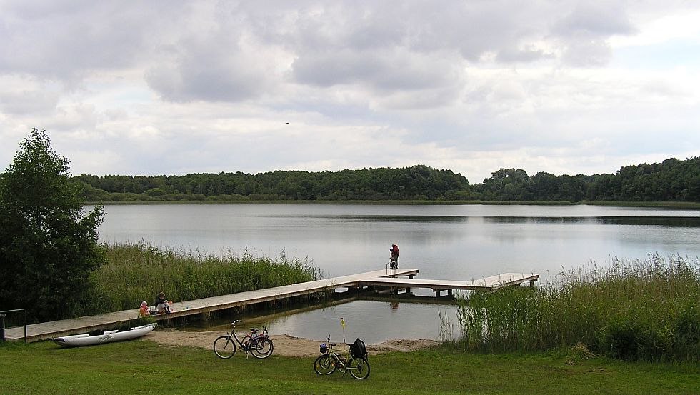 Footbridge by the lake, © Biohof Donst