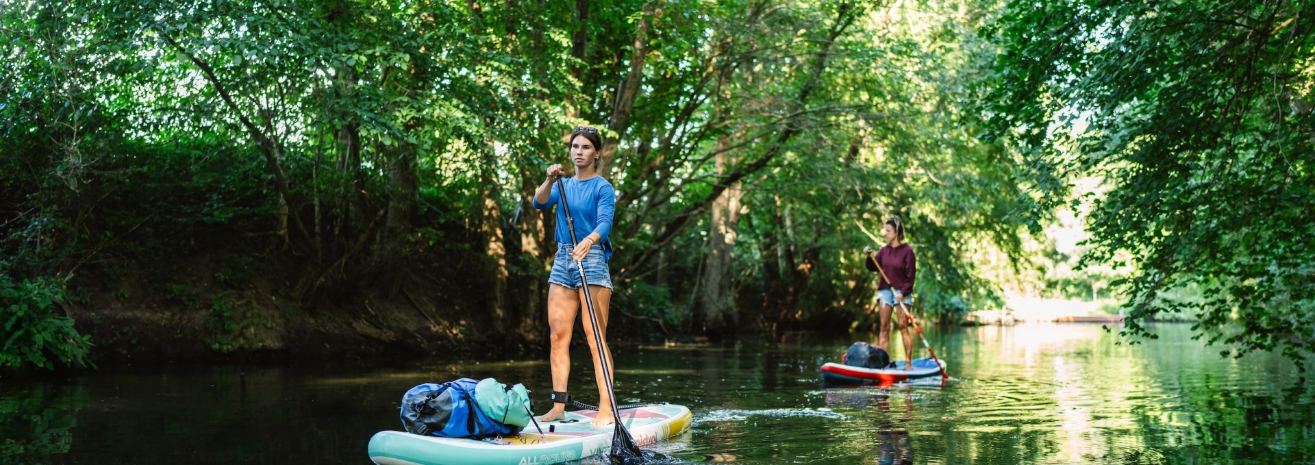 Luisa and Susi glide almost meditatively through the enchanted Bolter Canal towards Müritz., © TMV/Gross