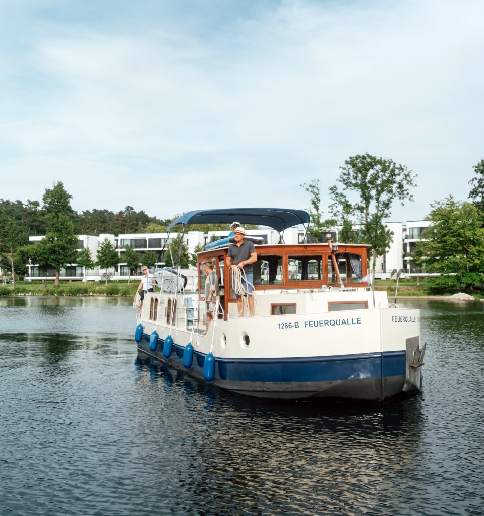 Mooring your houseboat in the Maremüritz marina