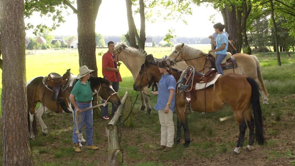 Trail riders and drivers can take breaks at various rest stops on the tour, © Storeck