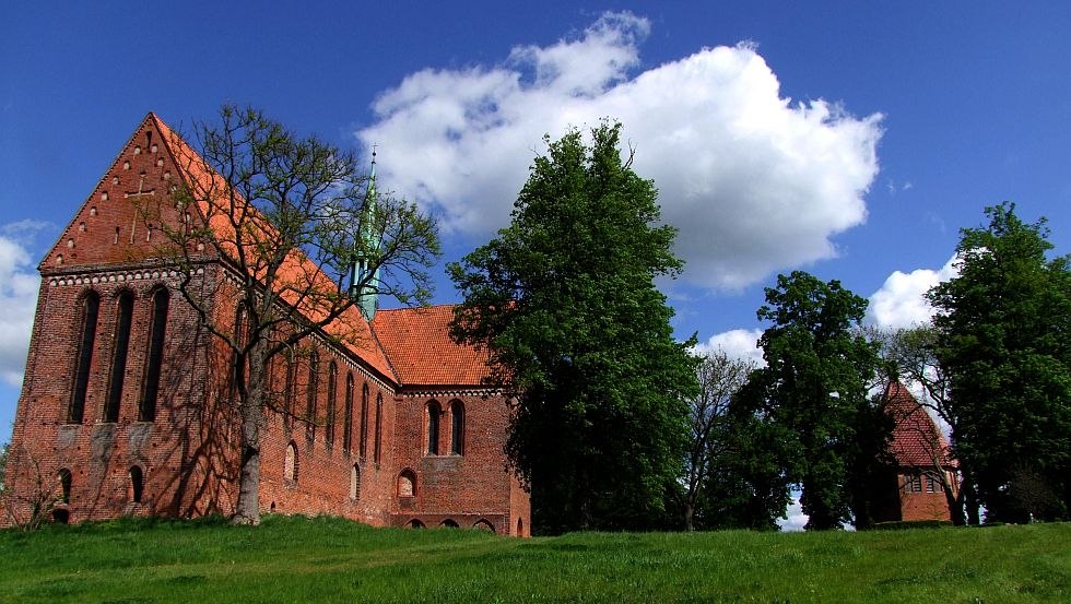 Situated on the Neuklosteraner lake the former Sonnenkamp monastery, © Stadt Neukloster/Tom Clauß