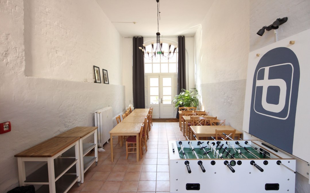 Breakfast room in hostel, © Blue Doors Hostel