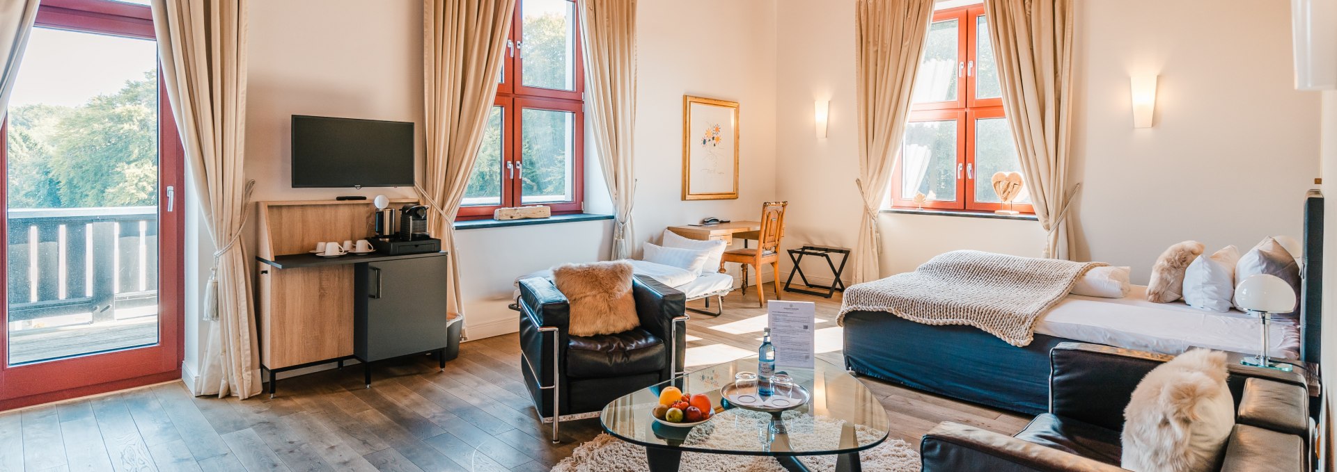 Spacious hotel room in Ranzow Castle, © Schloss Ranzow / FotoArt Mirko Boy