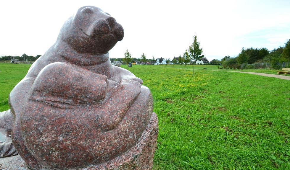 Glowe spa park with circular path and sculptures, © Tourismuszentrale Rügen