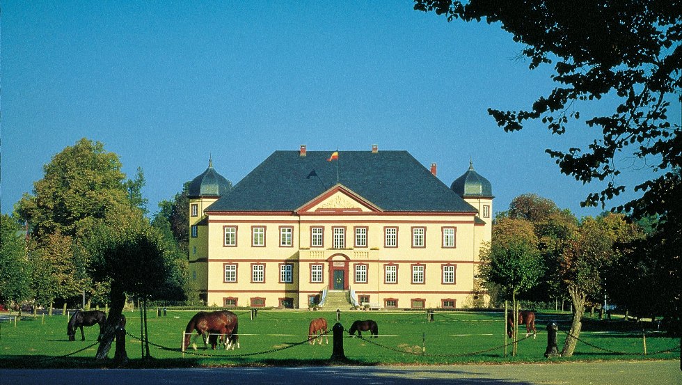 The baroque manor house in Hohen Luckow is one of the splendors near the Mecklenburg Baltic Coast, © TMV/Legrand