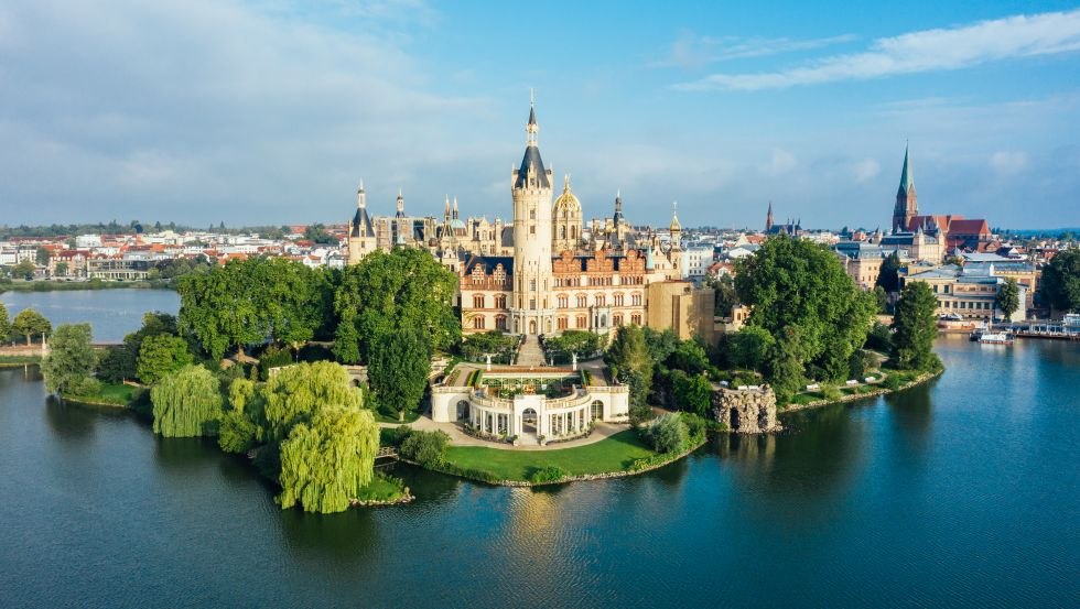 Schwerin Castle towers as a landmark over the State capital Schwerin, © TMV/Gänsicke