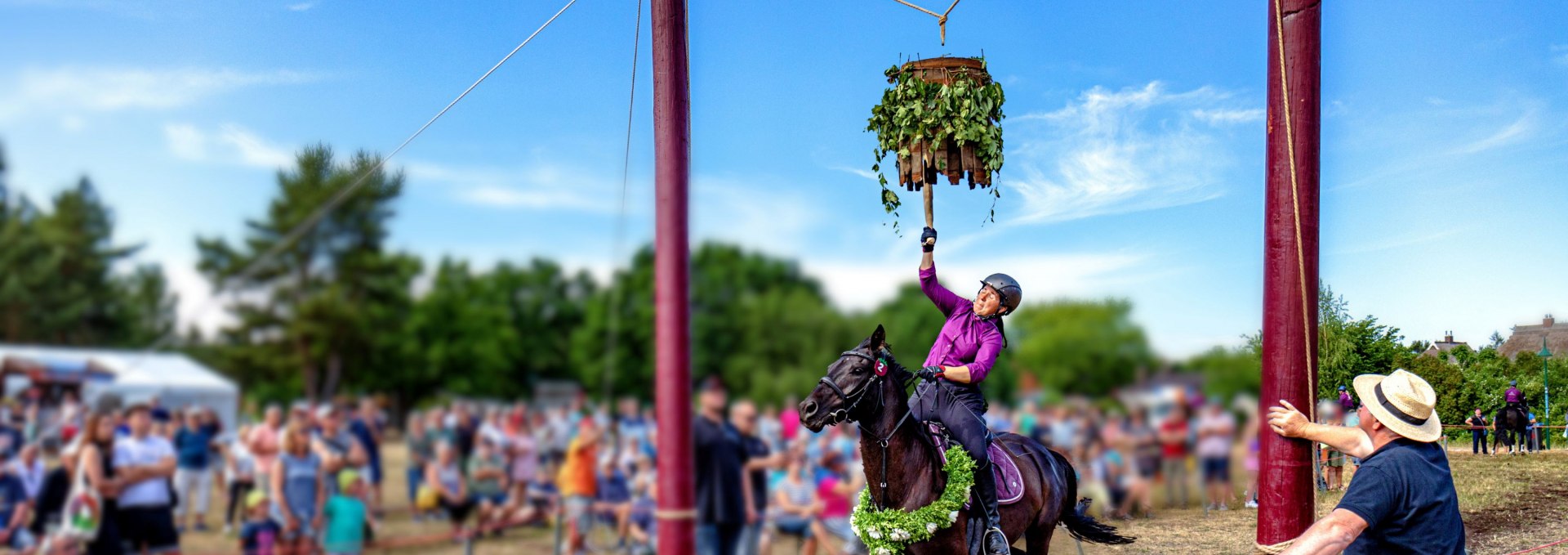 The barrel knocking is a horseman's game with a centuries-old tradition and is one of the oldest customs of the Darß villages., © Voigt & Kranz UG, ostsee-kuestenbilder.de