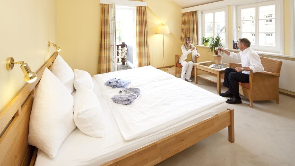 In the comfortable guest rooms you wake up relaxed in the morning, © Fischhaus am Schaalsee