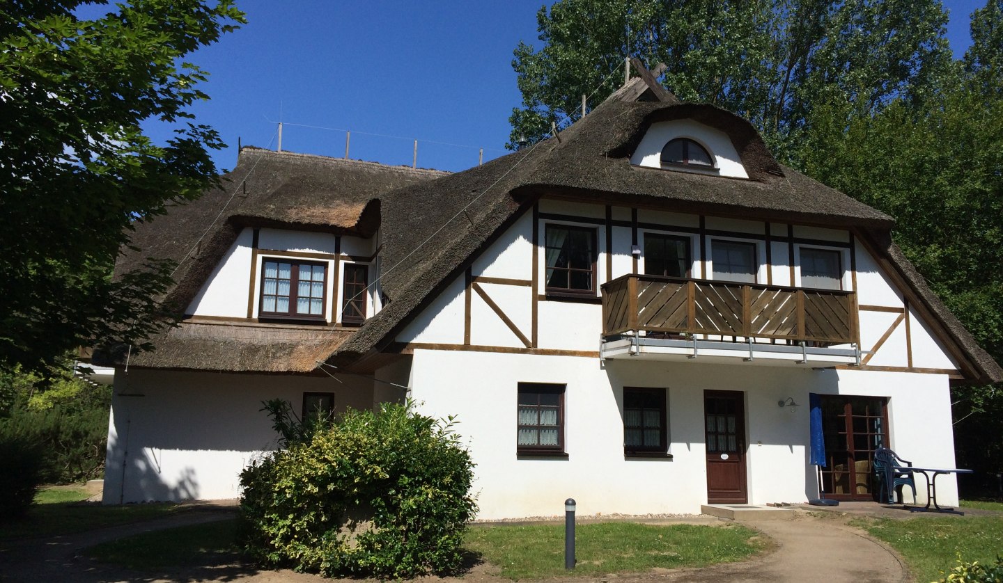 House Deichblick, vacation apartments under thatched roof, © die Ahrenshooper