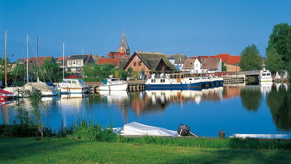 The small harbor in Neukalen is both a resting place and a haven of peace for recreational captains, © TMV/Böttcher