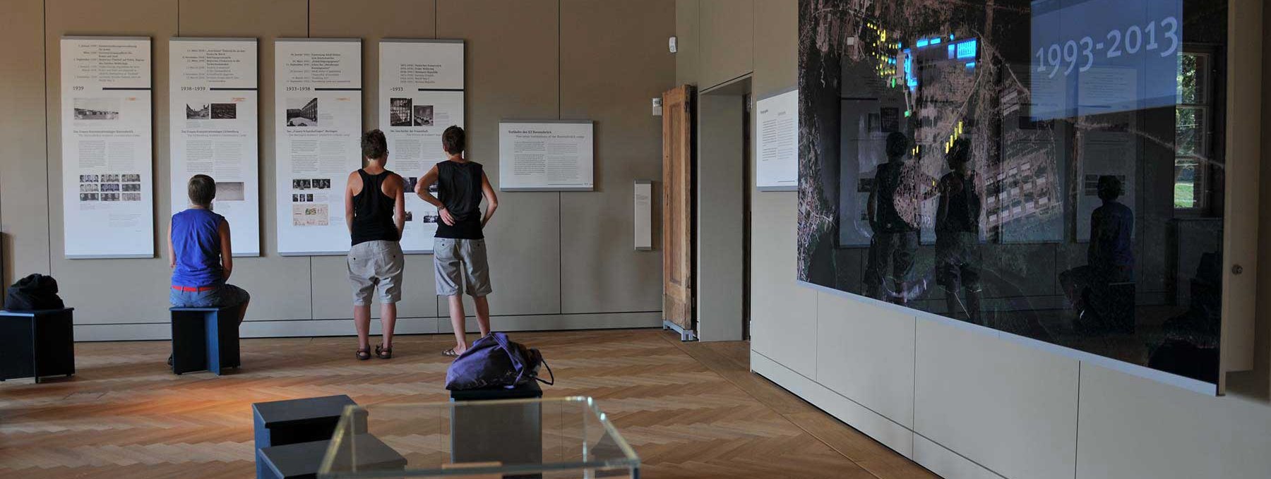 Visitors at the Ravensbrueck memorial site, © REGiO Nord mbH