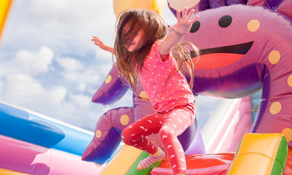 Girl on the bouncy castle, © Adobe Stock/ Stanislaw Mikulski