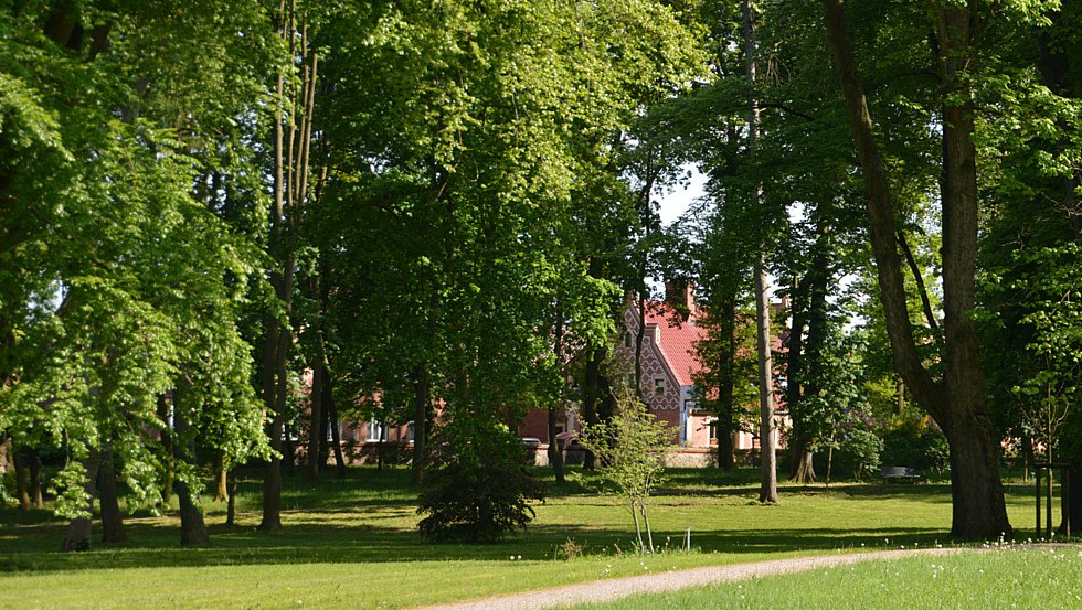 View axis to the English style farm workers house, © Tourismusverband Mecklenburg-Schwerin