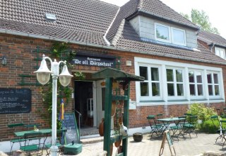 The organic restaurant "De oll Dörpschaul" is located in the former village school of Rosenow, © Susanne Trampnau