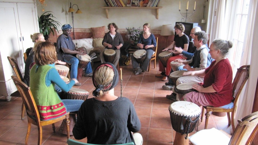 During one-hour drum courses you can experience Africa live, © Töpferei Blue Mango