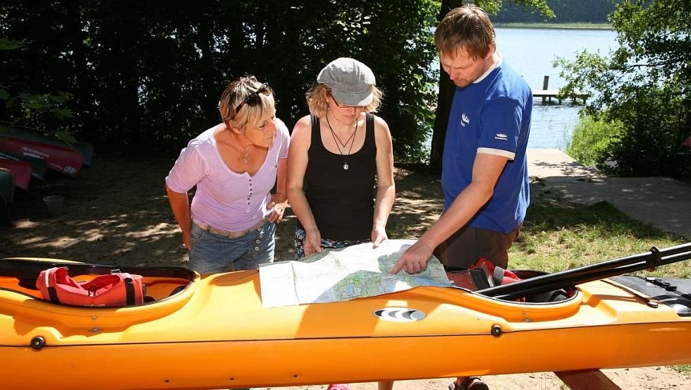 For all there is a briefing at the rental of the canoes in Mirow, © kanu basis mirow