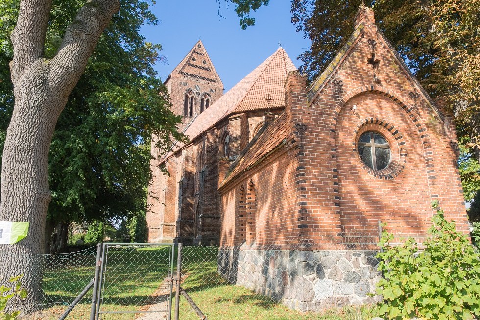 The church is an elaborately designed brick building., © Frank Burger