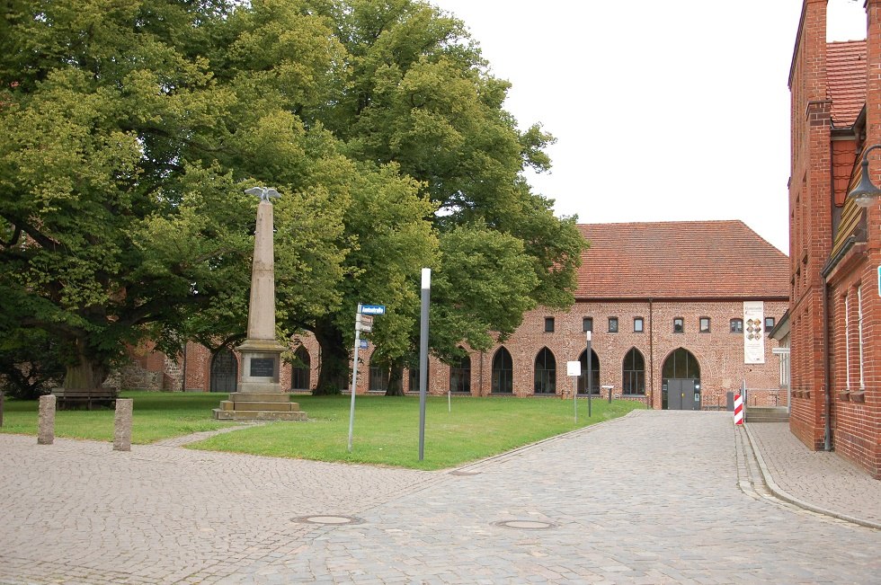 Monastery, © Gabriele Skorupski