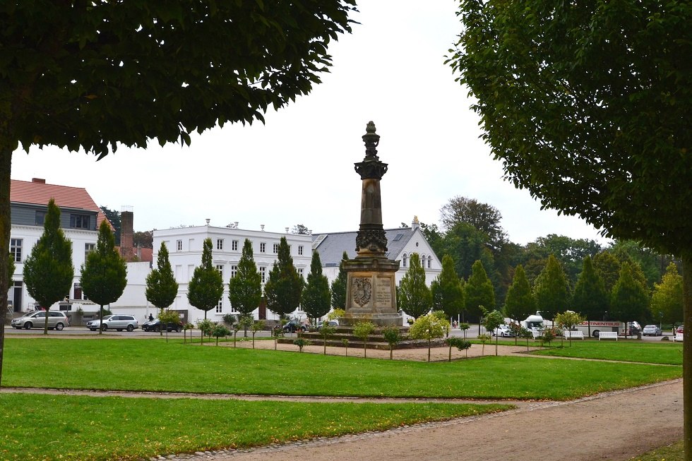 Putbus market with view to the theater, © Tourismuszentrale Rügen