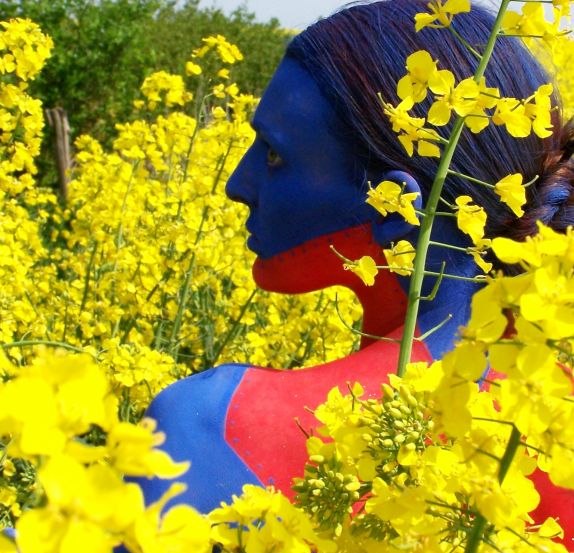 Copy of body painting , rapsBlue, in sculpture park, © Joachim Jung