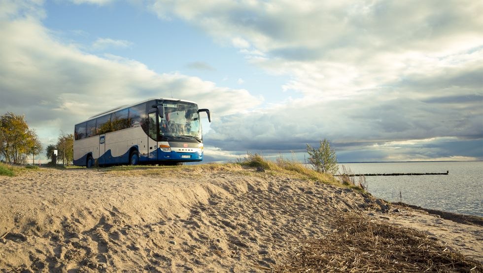 From Germany's major cities, buses take you all the way to the Baltic Sea in an inexpensive and environmentally friendly way., © Usedomer Bäderbahn GmbH