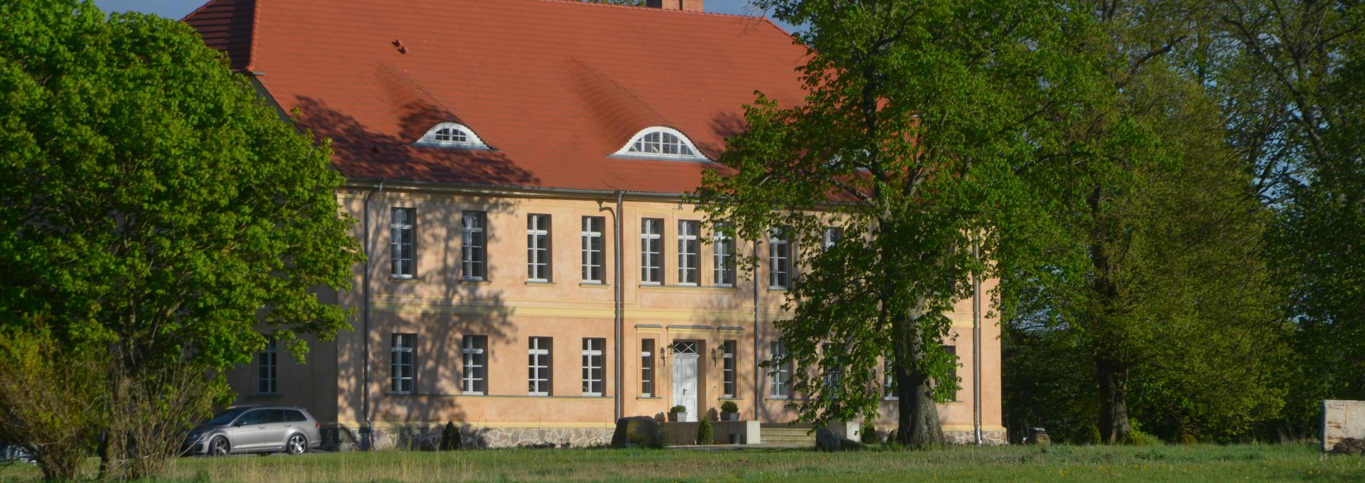 Frontal view of the manor house, © Annkatrin Rabe