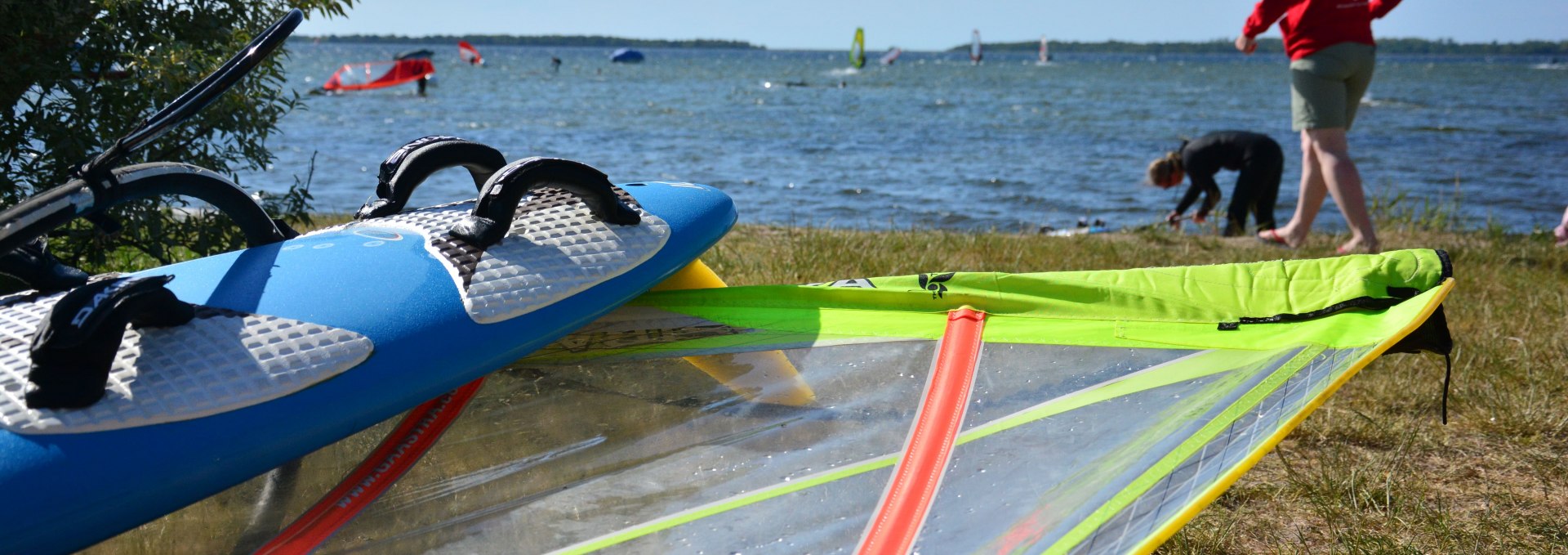 Surfboard on the beach, © Jennifer Neumann