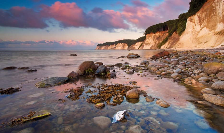 Pure romance: With rustic power, nature created one of Germany's most famous landmarks over millions of years - the chalk coast rising up to 161 sea in the Jasmund National Park on the island of Rügen., © TMV/Allrich