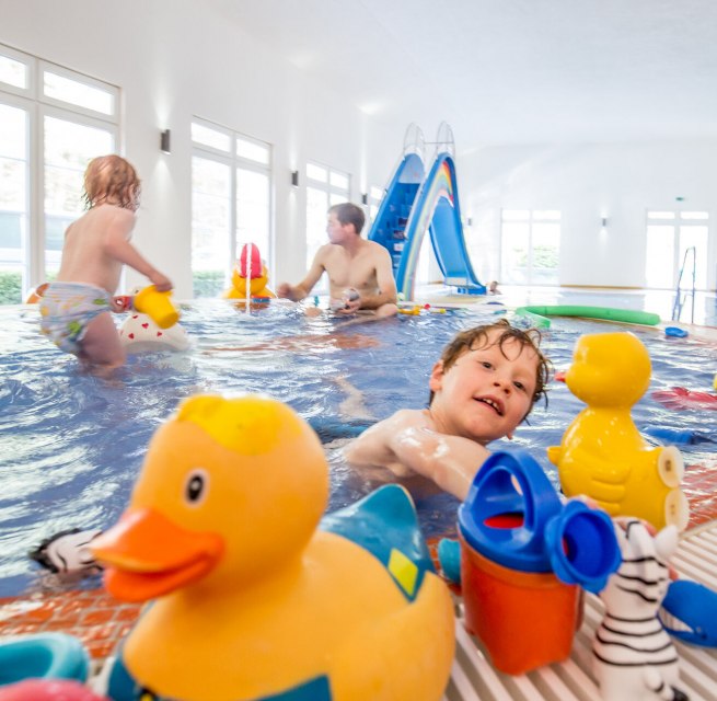 With the water slide, countless squeaking ducks, watering cans, buckets and co. there is always plenty to do in the toddler pool., © Wonnemar Wismar