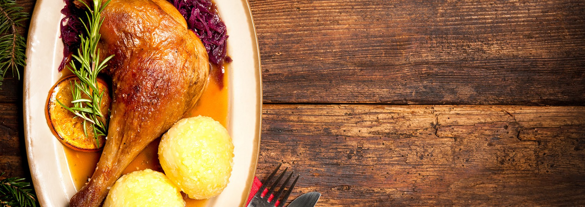 Main course: Duck, dumplings and red cabbage, © Shutterstock