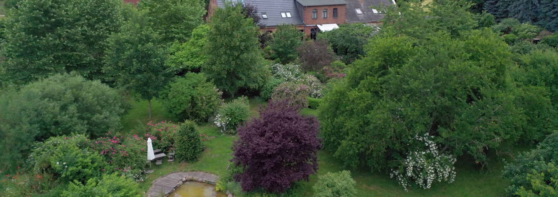 Large garden with sauna house, pond and oases of peace at manor house Altbauhof, © Gutshaus Altbauhof