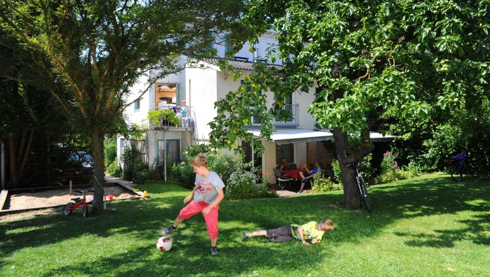 Meadow in front of Palm's child friendly cottage, © Palm's kinderfreundliches Ferienhaus