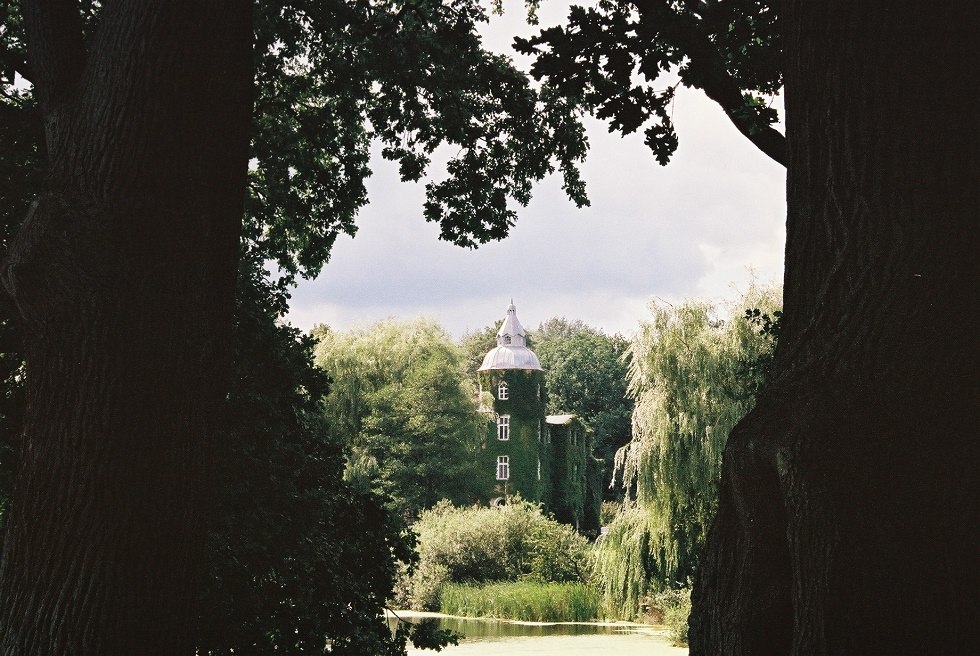 View over the village pond to the manor house Wesselstorf, © Andreas Knoll