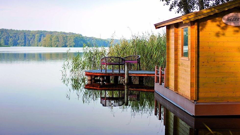 A very special kind of sauna pleasure: the floating lake sauna with bathing jetty, © Best Western Seehotel Frankenhorst