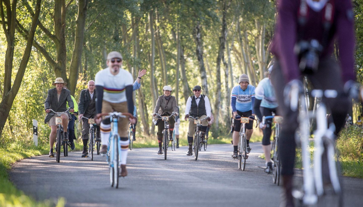 Fans of elegant clothing and cycling will get their money's worth on the &quot;Velo Classico&quot; cycle tour around Ludwigslust. And you also get to know the charming region around Ludwigslust., © TMV/Krauss