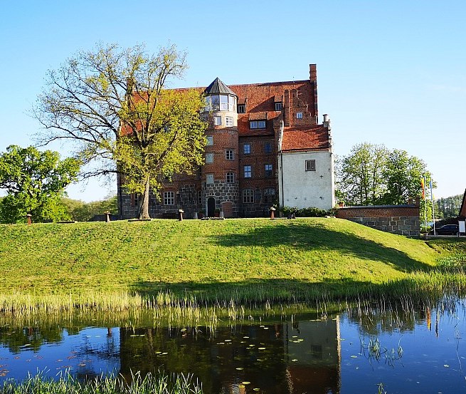 Exterior view Ulrichshusen Castle in spring, © Kathleen Stutz