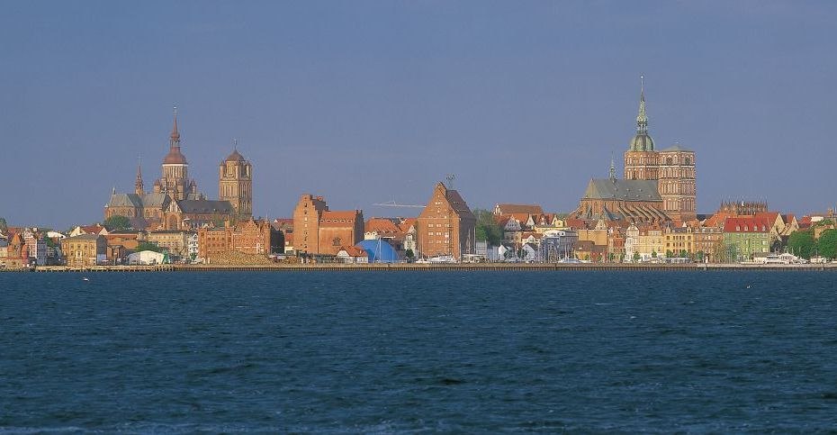 The brick giants St. Nikolai, St. Marien and St. Jakobi proudly watch over Stralsund, © TMV/Grundner