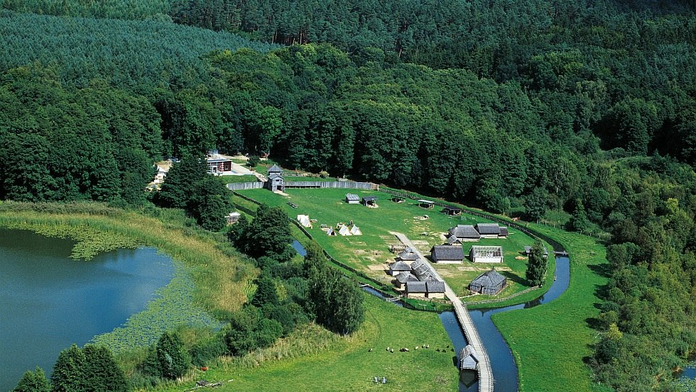 Experience the culture of the Slavic tribes at first hand in the open-air museum Groß Raden in the middle of the Sternberg Lake District, © TMV/Werk3