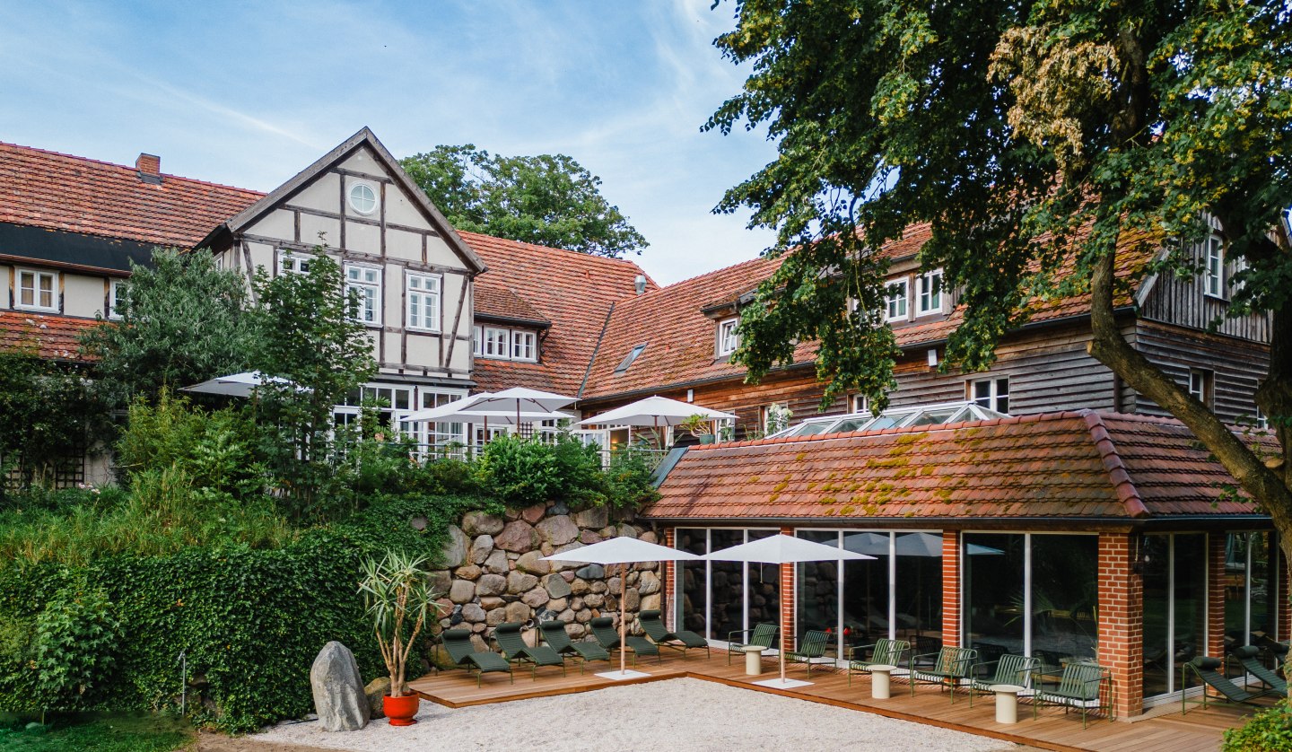 Exterior view of terrace and pool, © St. Oberholz / Nils Hasenau