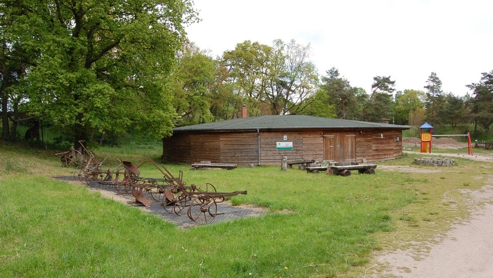 North German children's farm - round barn, © K.-G. Haustein / Amt Crivitz