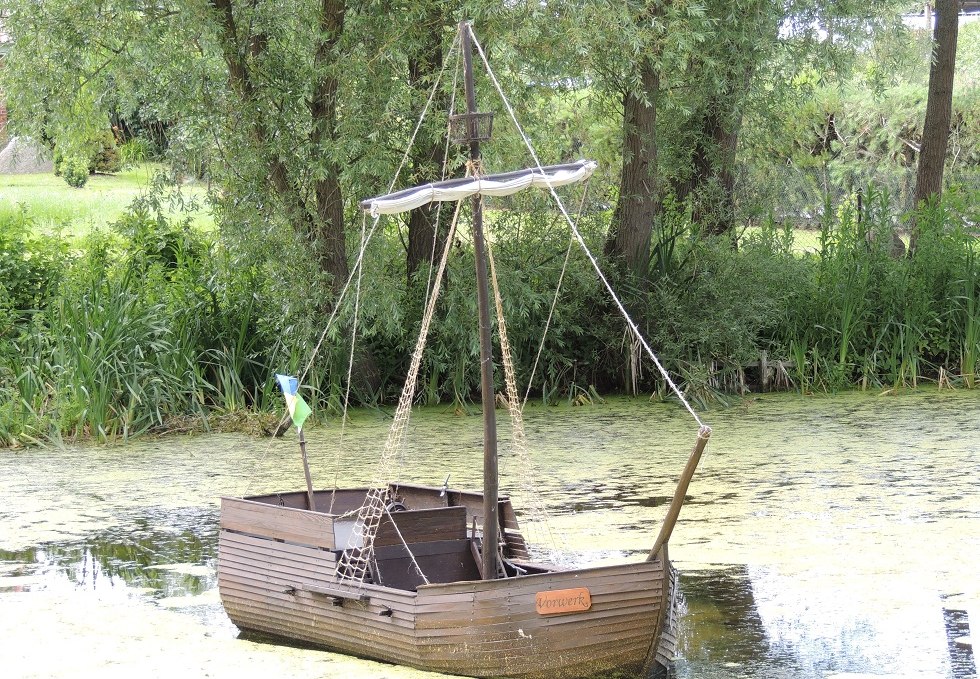 View on the extinguishing pond to the replica of the "Poeler Kogge, © Kurverwaltung Insel Poel