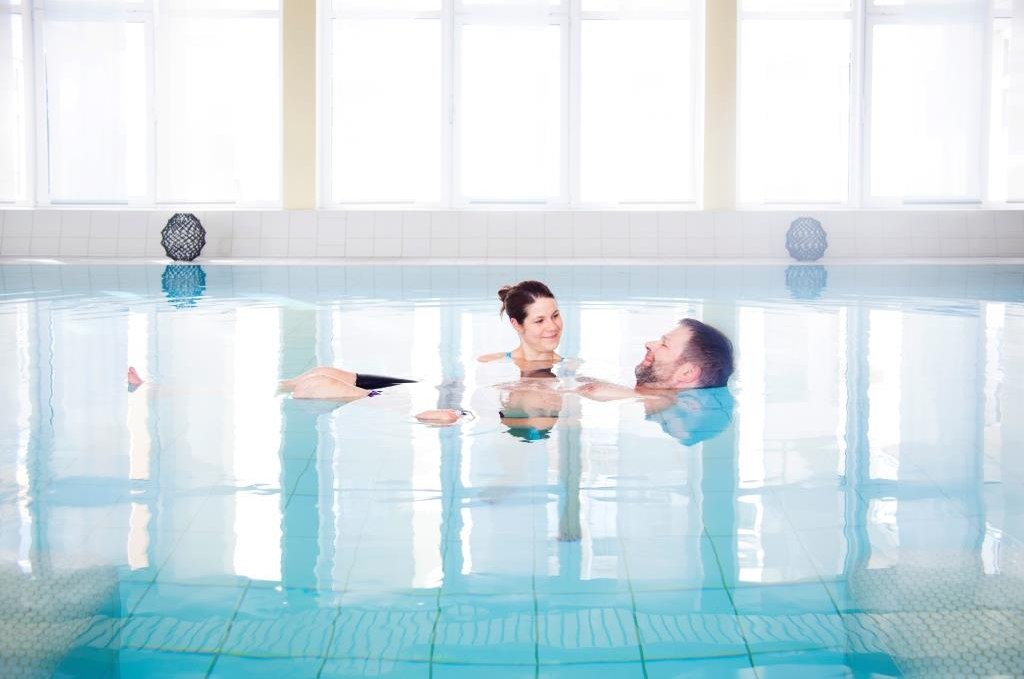 Exercise therapy in swimming pool, © Sonja Trabandt