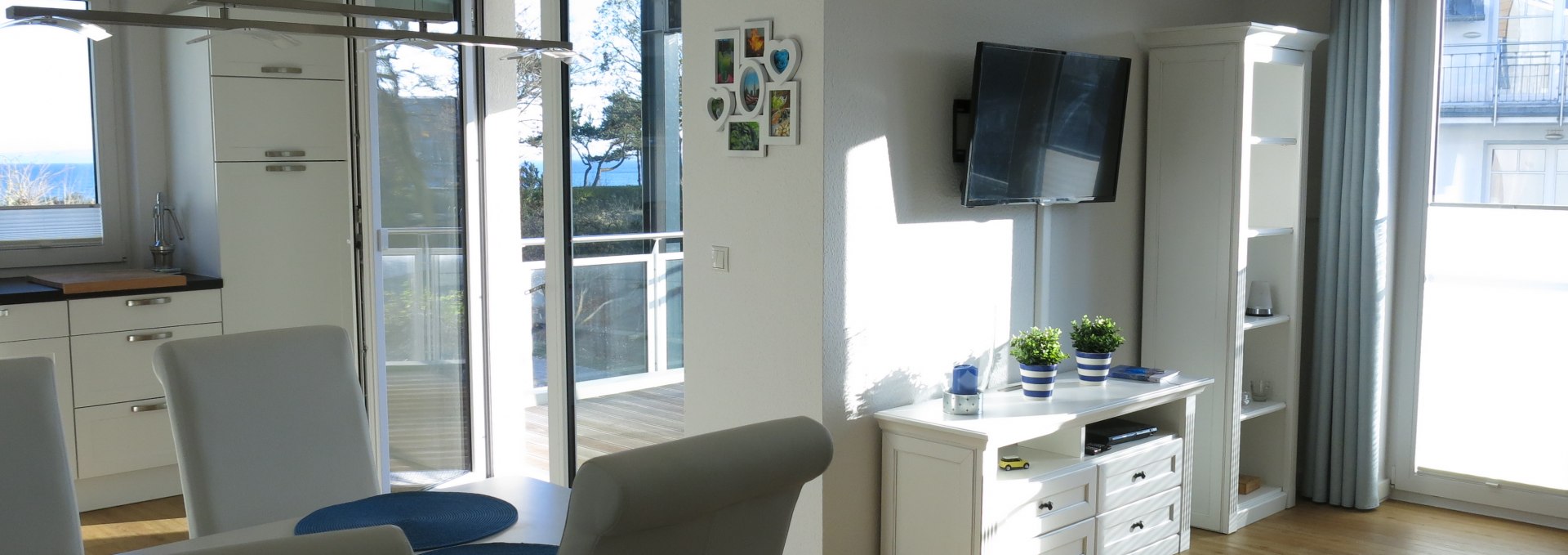 Modern living area of the vacation apartment Schwalbennest in Juliusruh, © Cordula Schubert