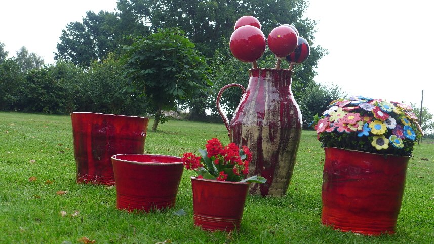 Red ceramic ... our trademark, © Meister Keramik