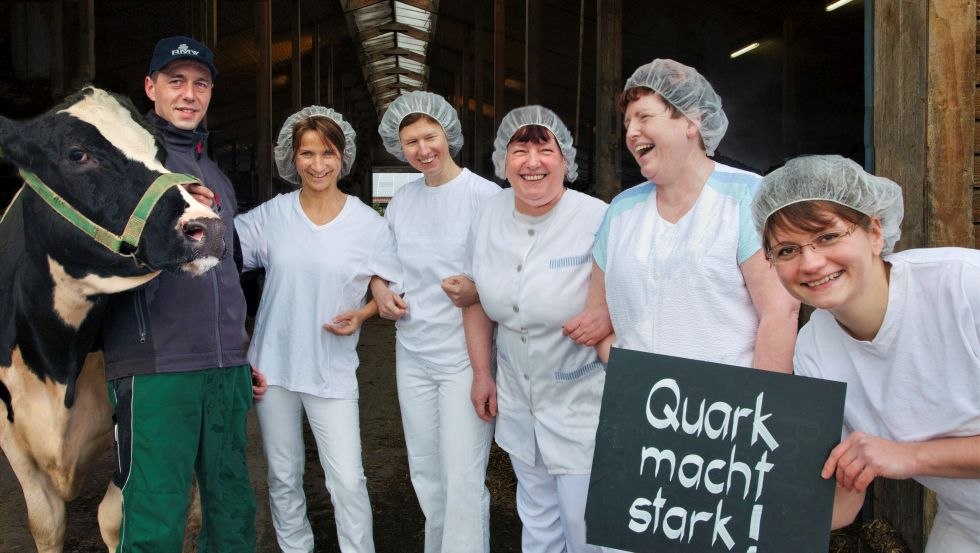 Quark makes strong - The team of production in the stable of the agricultural product Poseritz, © Rahm, Caroline