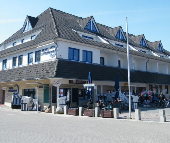 The Strandhotel Ostseewoge, directly on the promenade Graal-Müritz, © Strandhotel Ostseewoge